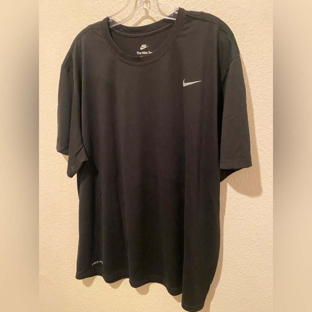 Nike Men's Black Short Sleeve Tee NWOT